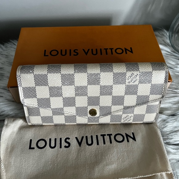 SOLD on FB - Louis Vuitton Sarah wallet - Picture 2 of 13